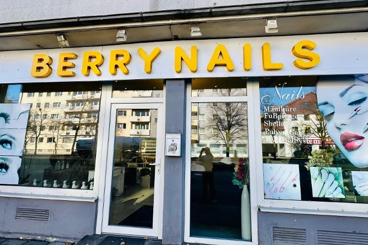 Berry Nails – Milbertshofen - Am Hart, München