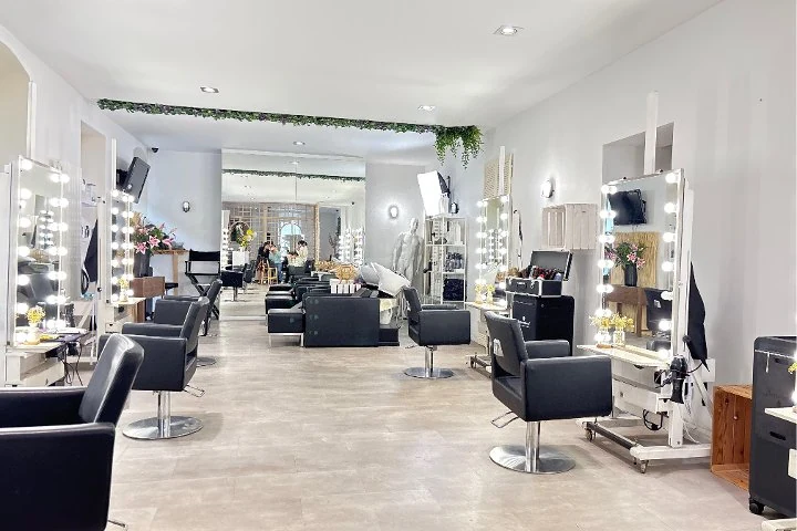 Golden Beauty Salon am Arkonaplatz – Mitte, Berlin