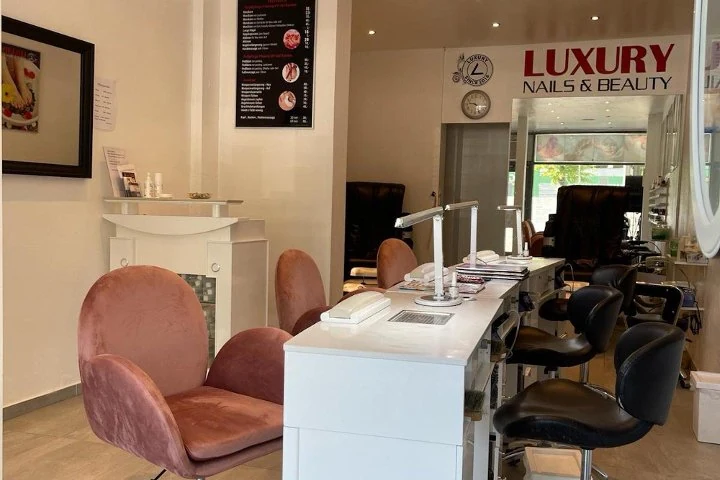 Luxury Nails & Beauty – Westend, Berlin