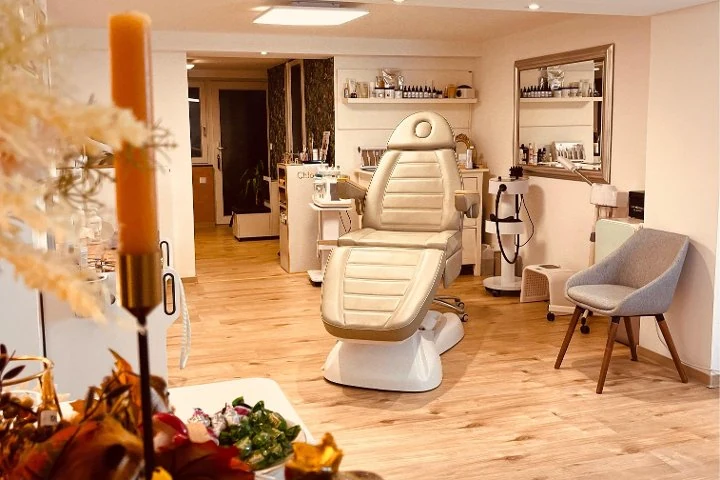 Nur-Schoen Beautysalon – Hürth, Rheinland