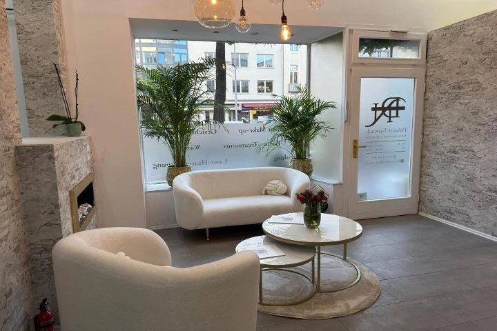 Tharobie Nails by Dainery Nowack Institut – Adenauerplatz, Berlin