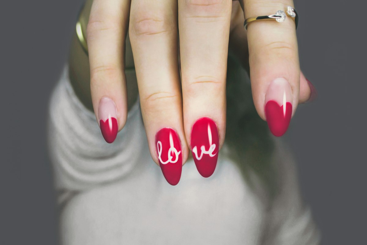 Shellac in warmen Orangetönen